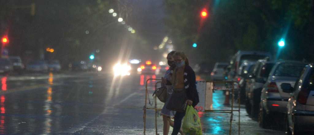 Alerta de Defensa Civil por tormentas en el Gran Mendoza