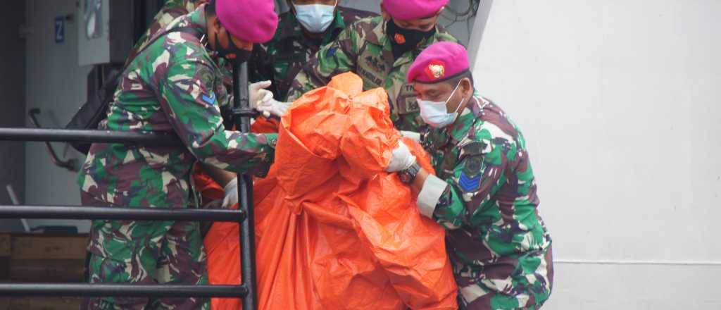 Encontraron las cajas negras del avión que se estrelló en Indonesia