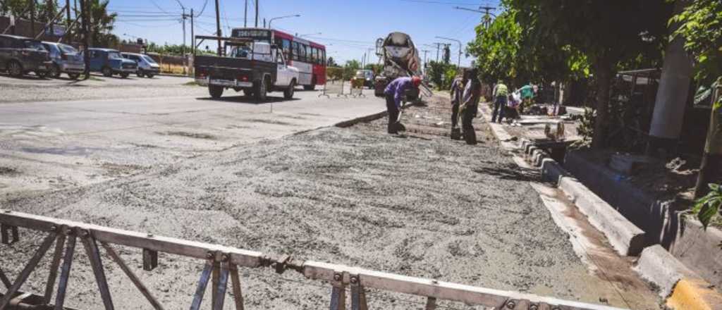 Guaymallén renueva otro tramo del carril Godoy Cruz