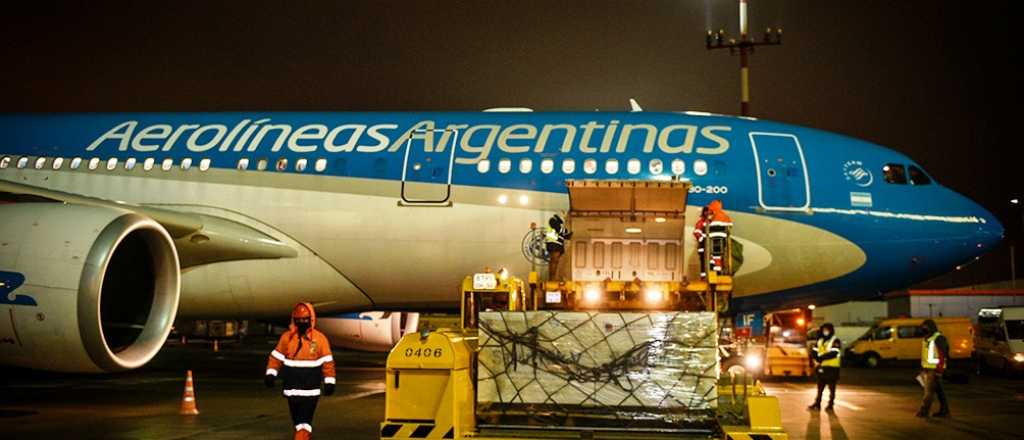 Partió el avión que regresará al país con 300 mil dosis de vacunas