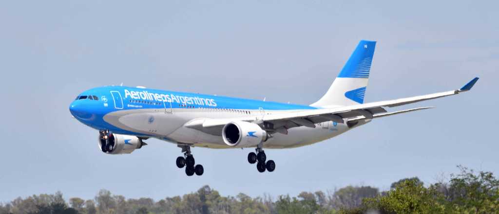 Llegó el avión con la segunda tanda de vacunas rusas