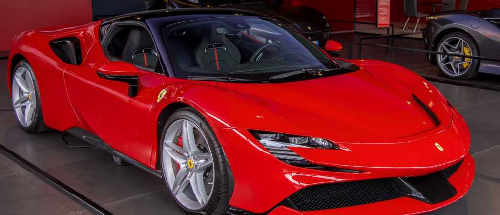 En plena crisis de Venezuela, inauguran un concesionario Ferrari