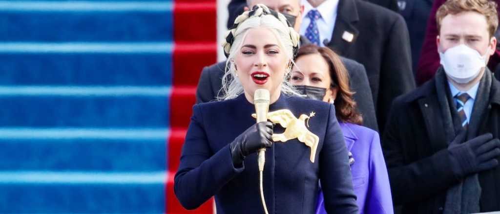 Lady Gaga brilló cantando el himno en la asunción de Biden