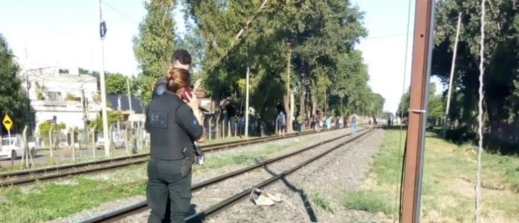 Matan a una mujer al arrojarla a las vías del tren