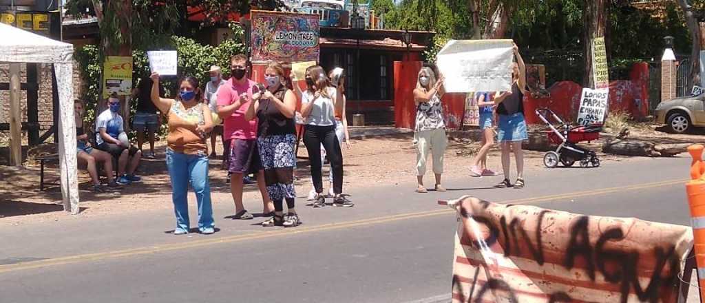 Videos: unas 20 familias de Luján se quejan por falta de agua