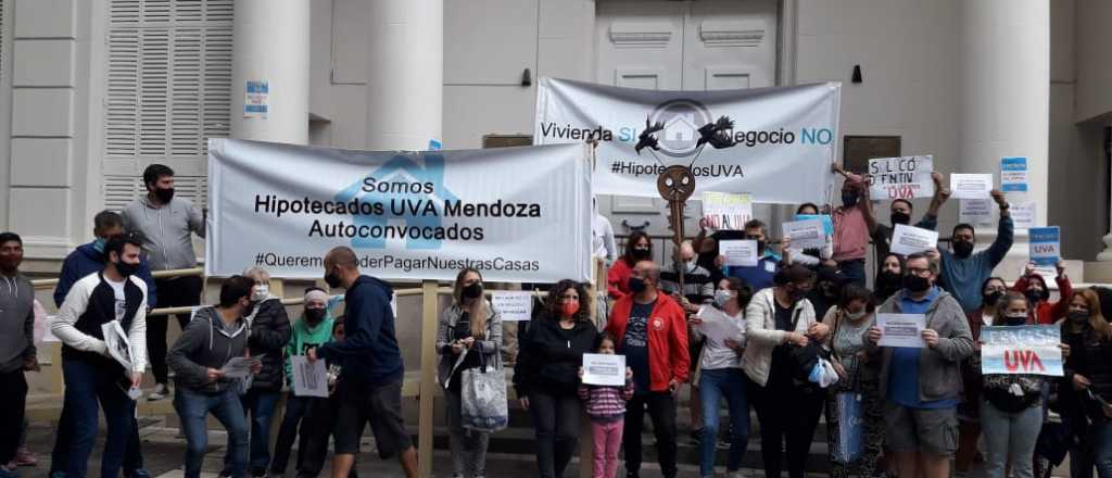 Deudores hipotecarios UVA se manifestaron en Mendoza