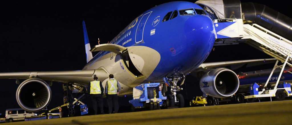 Partió a Rusia el vuelo que traerá el principio activo para la Sputnik