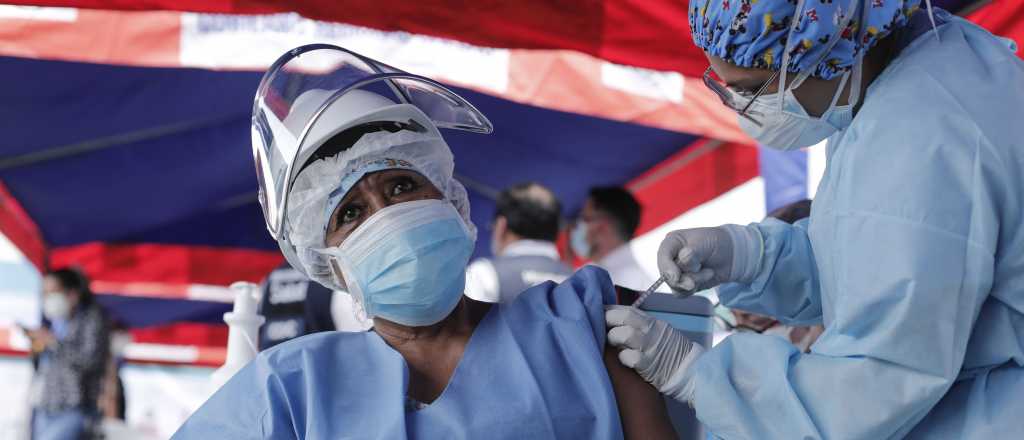 Chile llega a 2 millones de vacunados y es ejemplo en la región