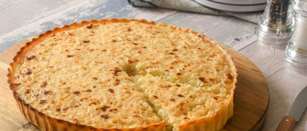 Cómo preparar una tarta salada de cebolla, queso y con mucho sabor