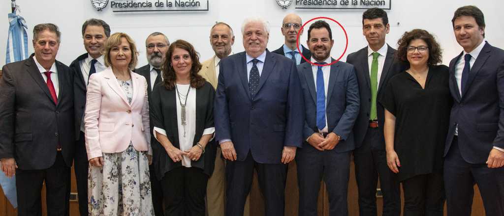 También echaron al sobrino de Ginés, un "vacunado VIP"