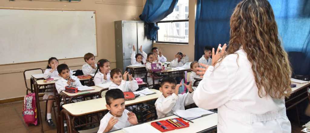 Docentes de Mendoza no tendrán que inscribirse para recibir la vacuna