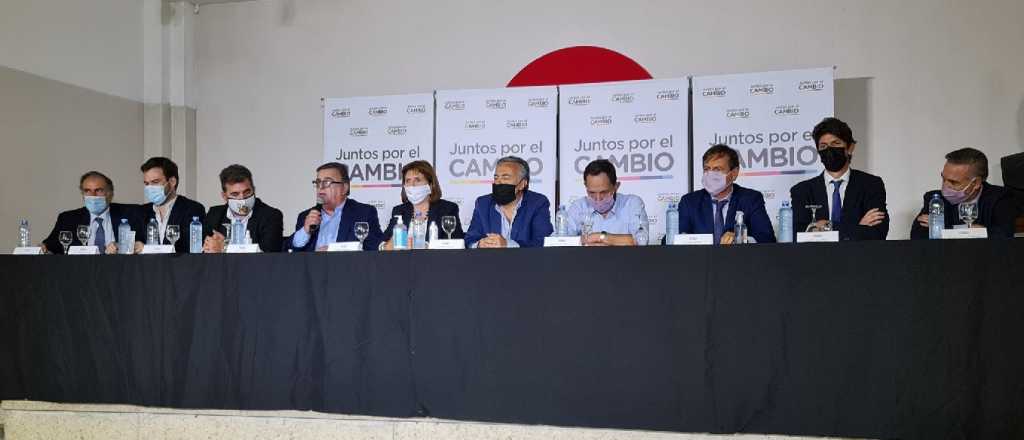 Juntos Por el Cambio: "Queremos saber por qué vacunaron a la oligarquía K"