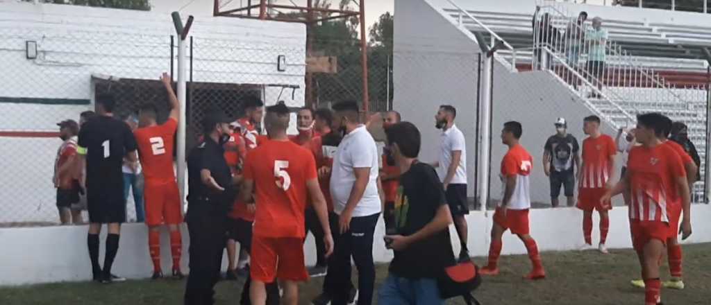 Videos: incidentes por el ascenso del equipo de Tinelli