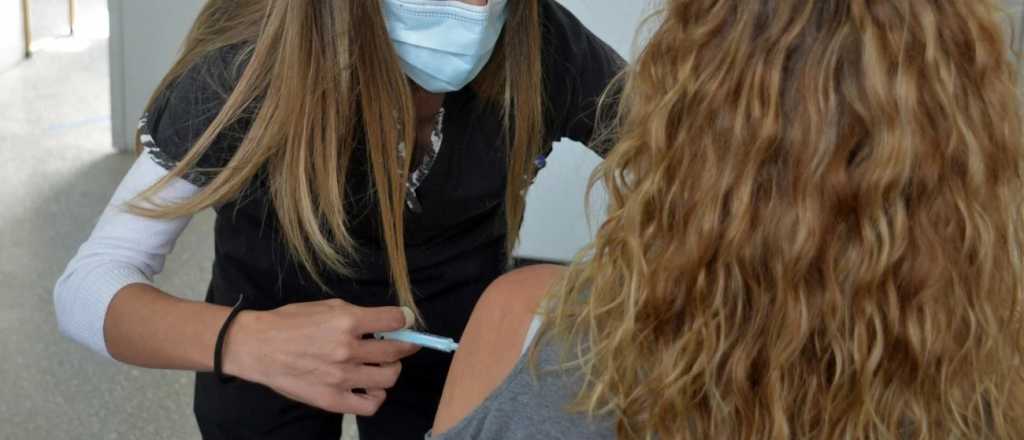 Una sola dosis de Pfizer y AstraZneca reduce 80% las hospitalizaciones