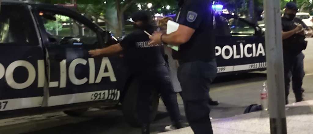 Un hombre apaleó a un ladrón que asaltaba a una mujer en Ciudad