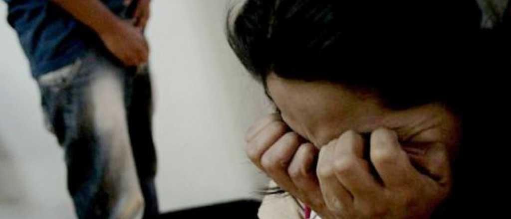 Una mujer encontró imágenes de las violaciones de su esposo a su hija