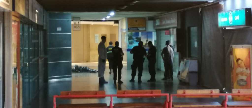 Encontraron a un hombre muerto en el baño de la Terminal