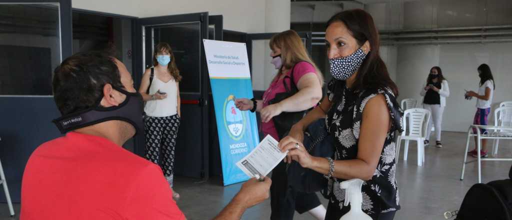 Mendoza comienza a vacunar a docentes mayores de 20 años