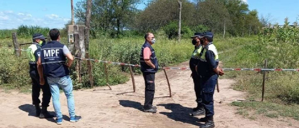 Creyó que su hijo de 8 años estaba embrujado y lo mató, luego se suicidó