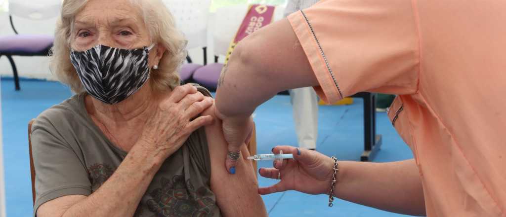 Mendoza: alertan por otra estafa sobre la vacunación a adultos mayores