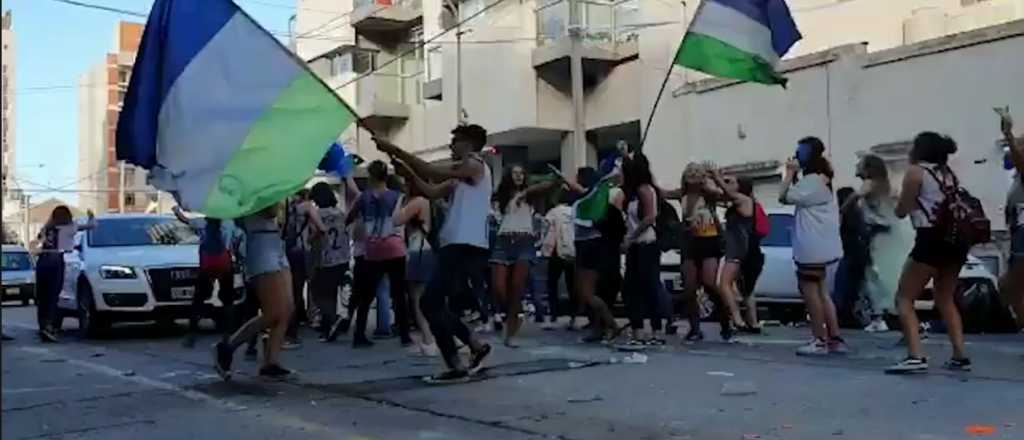 Atropelló a estudiantes en el Último Primer Día