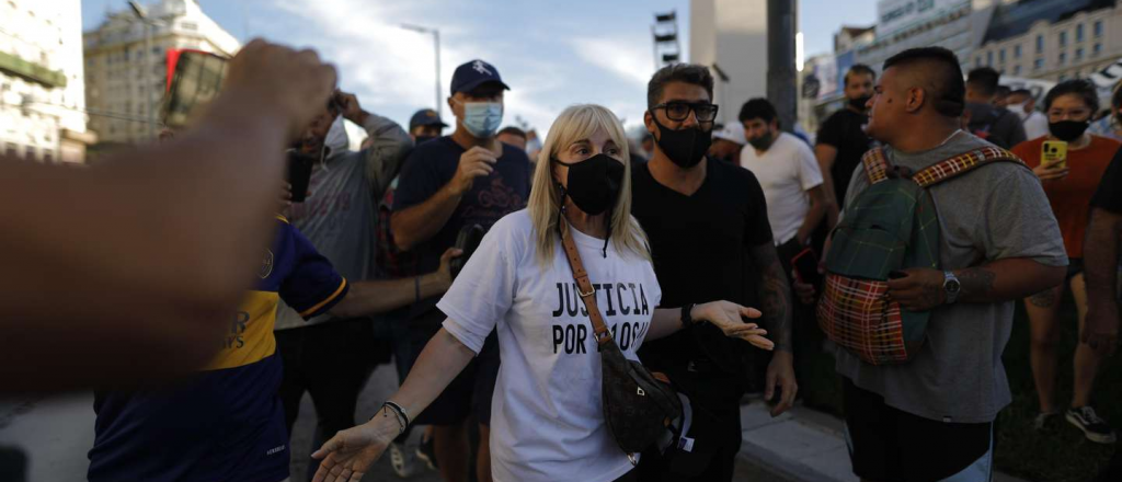 Claudia, Dalma y Gianinna estuvieron en la marcha por Diego