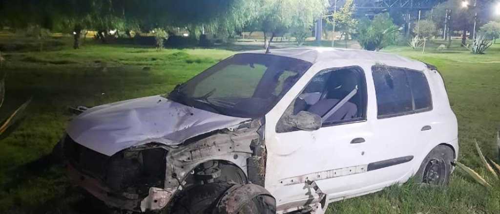 Murió el joven que iba en el auto robado y volcó en Las Heras