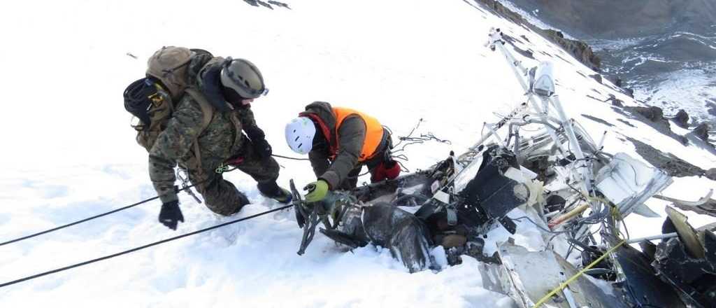 Recuperan en la cordillera restos de tripulantes de 1981