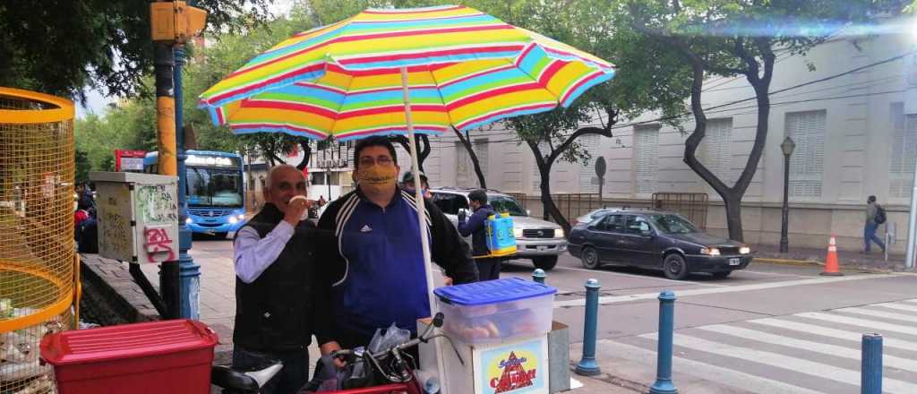 Estos laburantes agradecen el día fresco en Mendoza