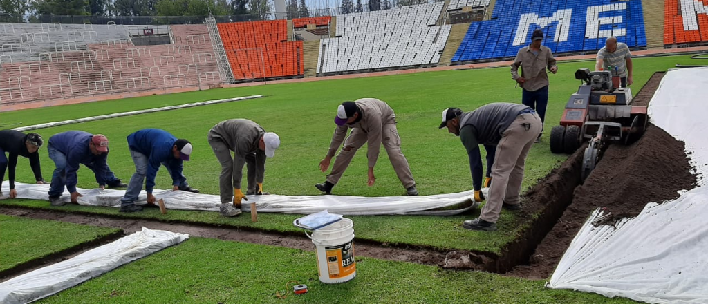 Siguen los trabajos en el Malvinas: cómo estará la cancha para el sábado