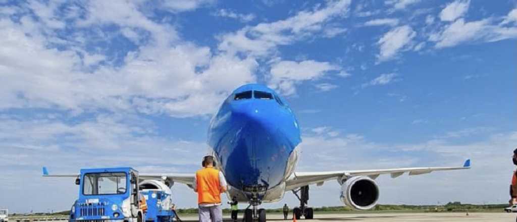 Partió otro vuelo de Aerolíneas para traer más vacunas rusas