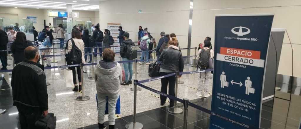 No se aisló al volver y contagió a 8 personas con la cepa de Manaos