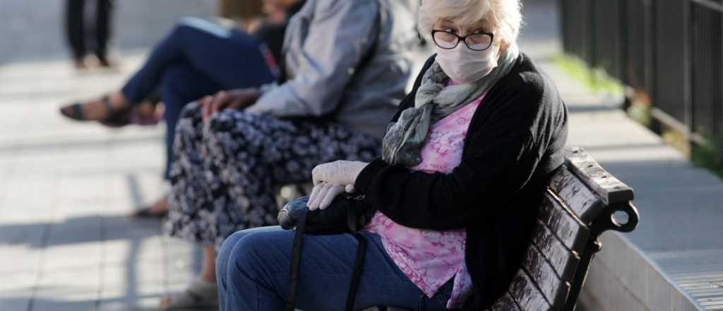 Los jubilados podrían cobrar un bono extra para compensar la inflación