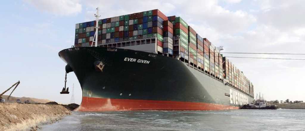 Liberaron al buque mercante encallado en Egipto