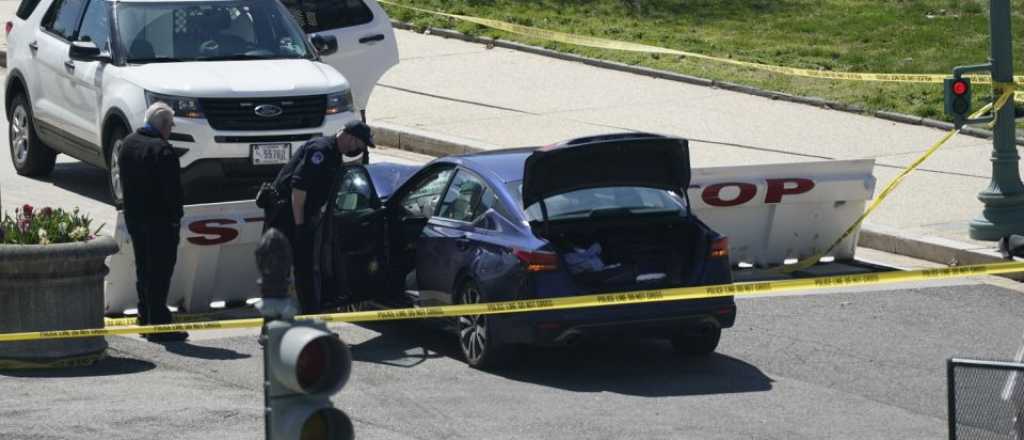 Dos muertos en el Capitolio luego de embestir a dos policías