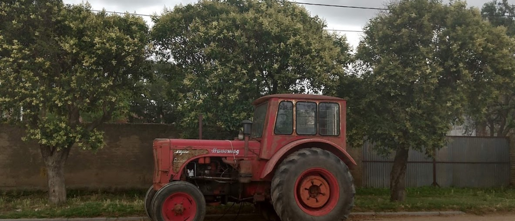 Ladrones armados se llevaron un tractor de una finca de Lavalle