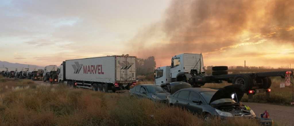 Camioneros cortan la Ruta 7 y hay demoras en el tránsito 