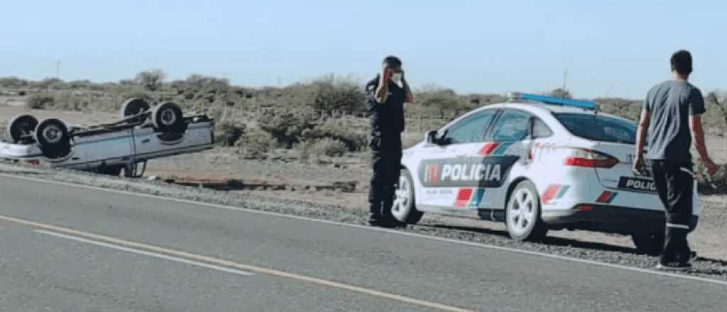 Una familia mendocina volcó en una ruta de San Juan