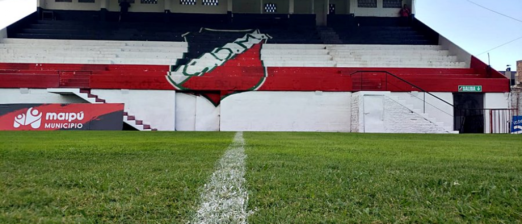 Sacaron los alambrados de la cancha de Maipú y quedó espectacular