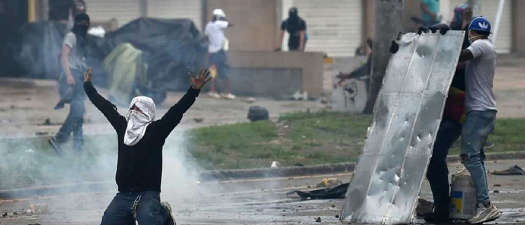 Colombia:  continúan los enfrentamientos entre manifestantes y policías