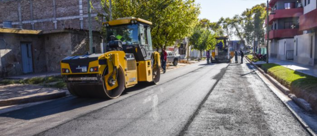 Guaymallén avanza con más asfalto en calle Perú