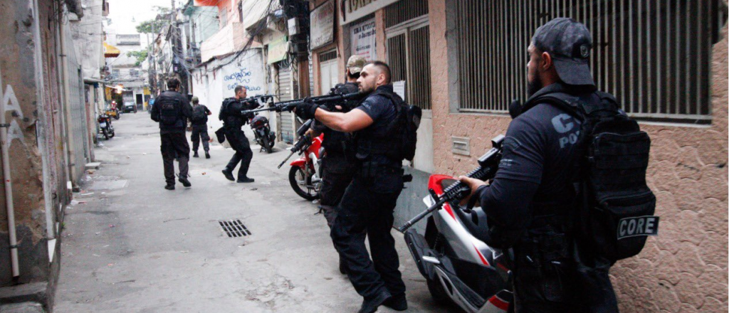 Videos: 25 muertos en un tiroteo en una favela de Brasil