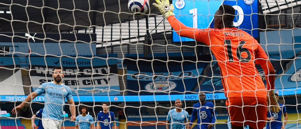 Video: Agüero erró un penal por picar la pelota y el City perdió