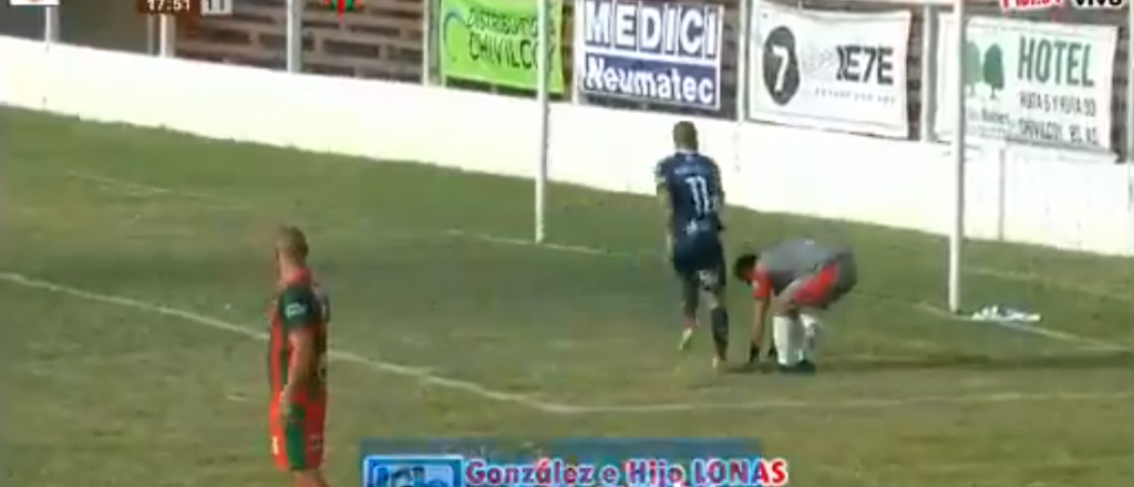 Video: el grosero blooper de un arquero en el torneo Federal A 