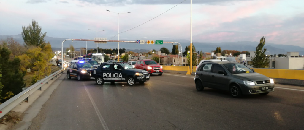 Atropellaron a un ciclista en el Acceso Sur y está grave