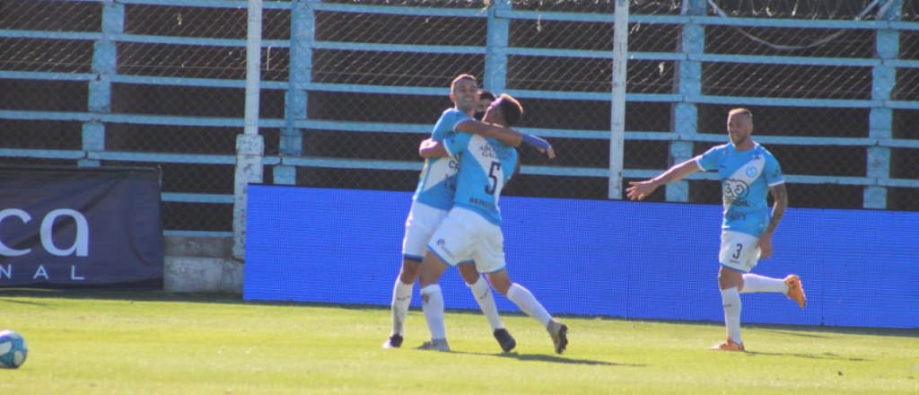 Villa San Carlos ganó con un golazo de chilena sobre la hora