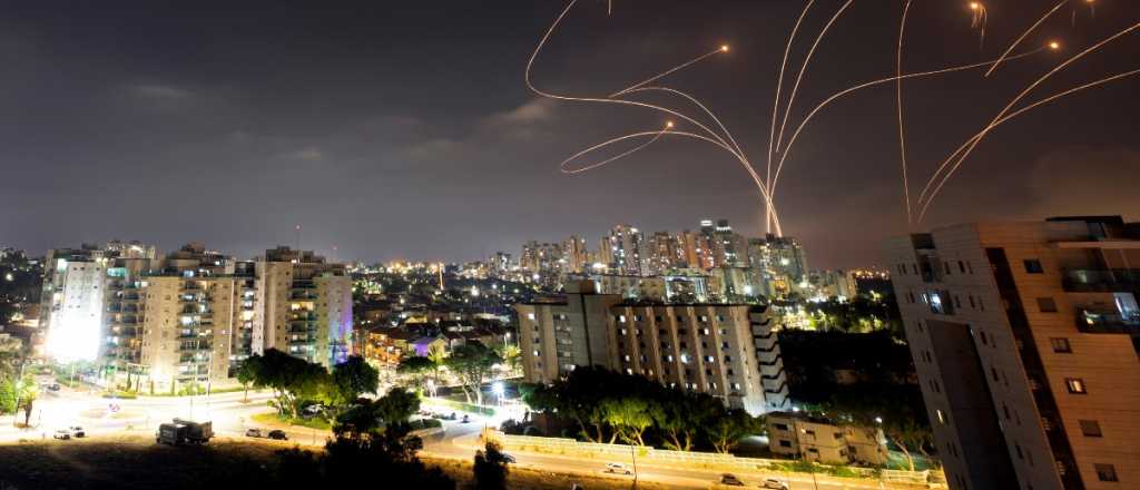 Otra noche de bombardeos a Israel y agresiones entre judíos y musulmanes