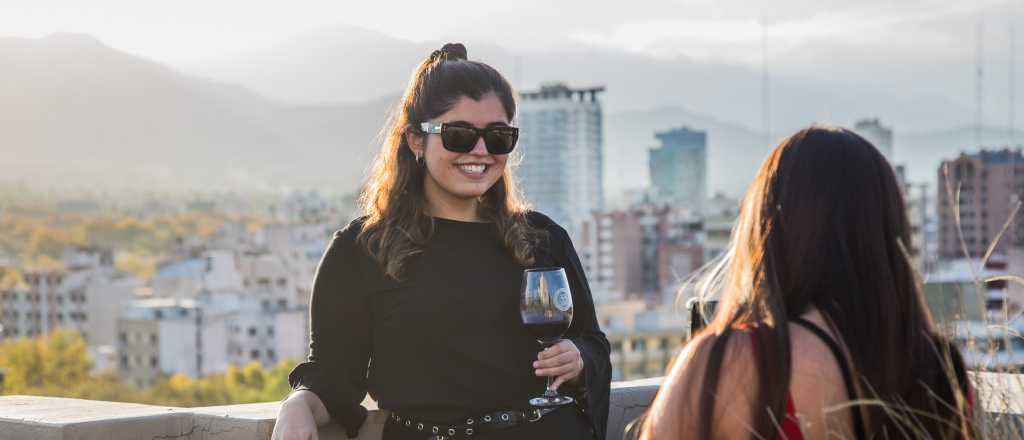 Ciudad brindó desde las alturas con el mejor vino mendocino