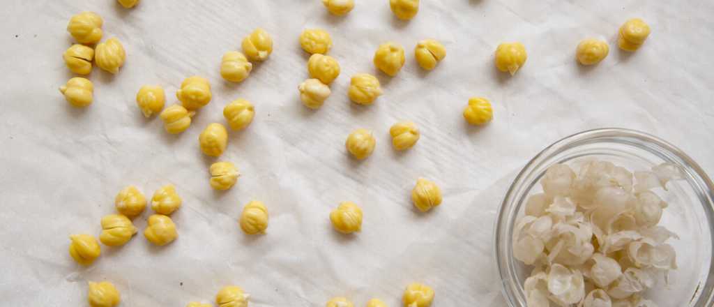 Cómo sacar la piel de los garbanzos para hacer Humus