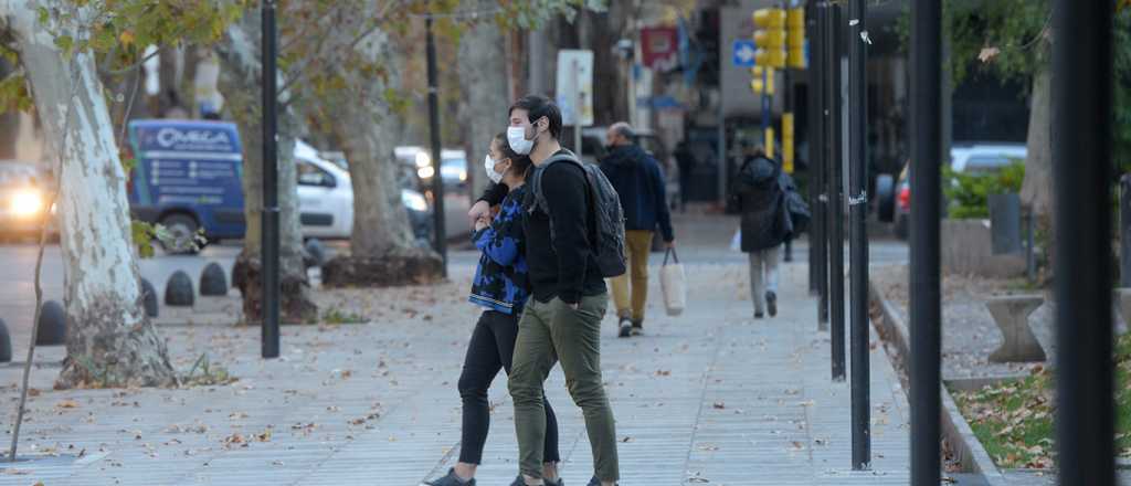 En fotos: así fue el último día antes de las restricciones en el centro mendocino